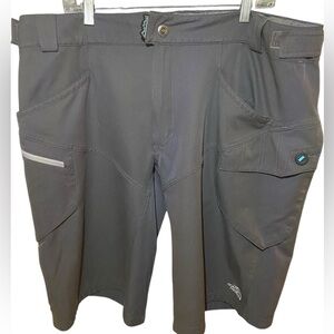 The North Face grey men’s shorts size large, 4 pockets Velcro side tap